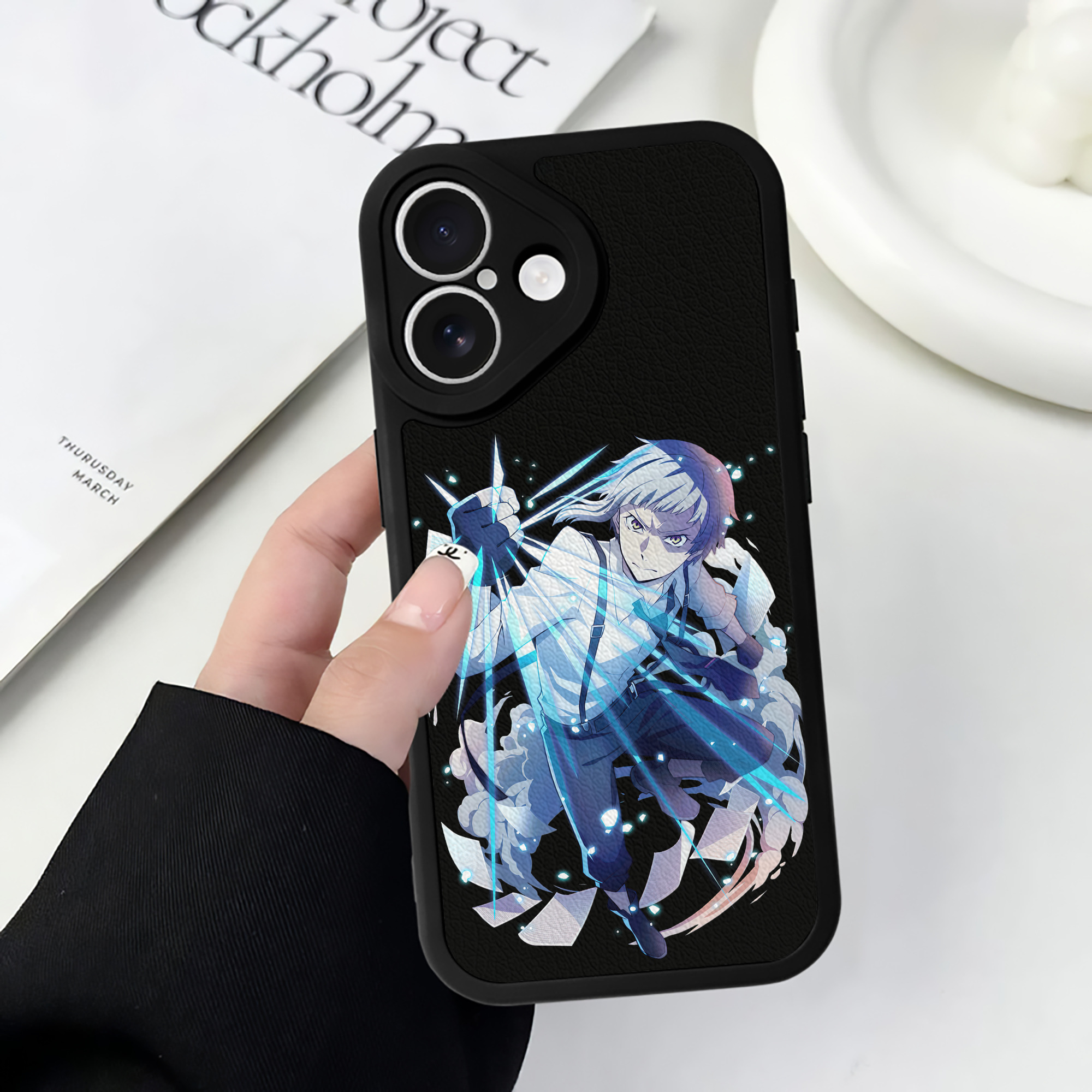 （画像用） 文豪ストレイドッグス Bungo Stray Dogs 【iPhone 16シリーズ対応】シリコンスマホケース（レザー調） 材質：シリコン